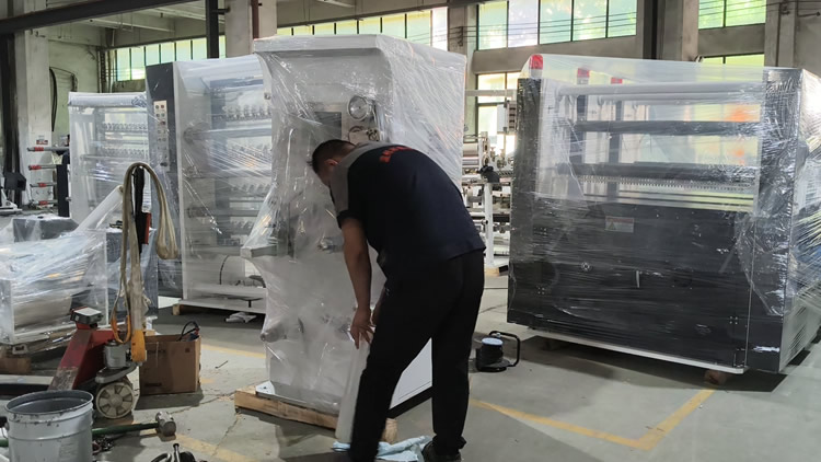 拉線復卷機打包中